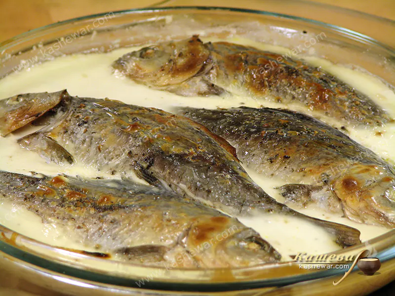 Crucian carp in sour cream - recipe with photo, main courses