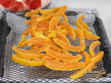 https://kashevar.com/sites/default/files/styles/356x/public/recipes/steps/zasakharennye-dolki-greypfruta-003.webp?itok=TcAzDf-U