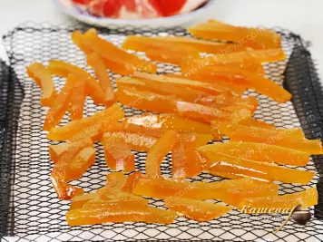 https://kashevar.com/sites/default/files/styles/356x/public/recipes/steps/zasakharennye-dolki-greypfruta-004.webp?itok=aC8n2LWG