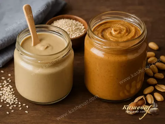 Стеклянные банки с ореховыми и семенными пастами