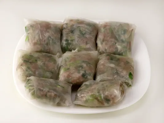 Shape the Buns in Rice Paper