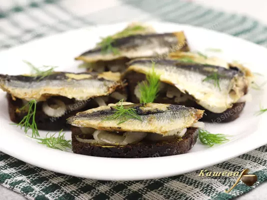 Sandwich with baltic herring and pickled onions - recipe with photos, Swedish dishes