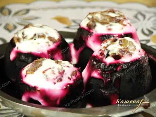 Beef stuffed beets baked in sour cream - recipe with photo, main course