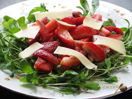 Strawberries and arugula salad – recipe with photo, Italian cuisine