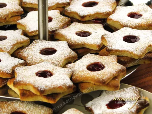 Christmas cookies with raspberry jam – recipe with photo, German cuisine
