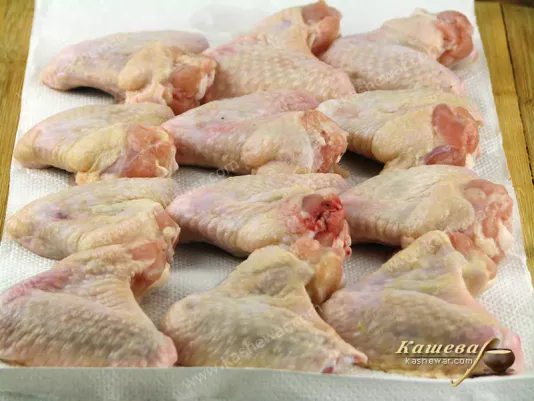 Подготовка куриных крылышек для рецепта баффало