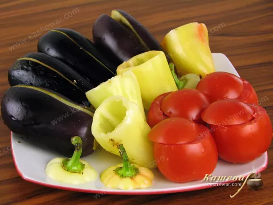 Перец, баклажаны и помидоры без сердцевины