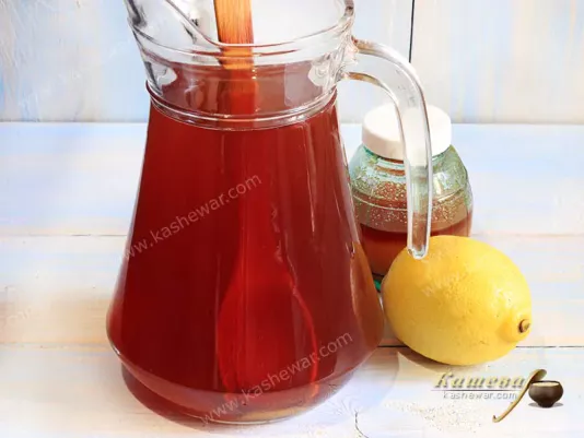 Pomegranate juice, lemon and honey