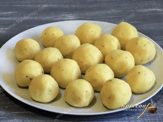 Mashed potato balls with horseradish
