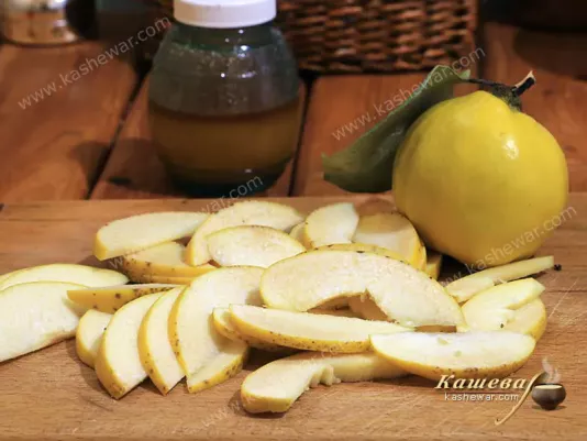 Quince chopped with a jar of honey