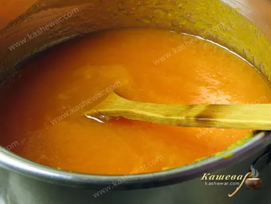 Cooking pumpkin marmalade