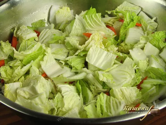 Scalding vegetables with boiling water