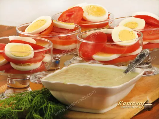 Stacked eggs and tomatoes
