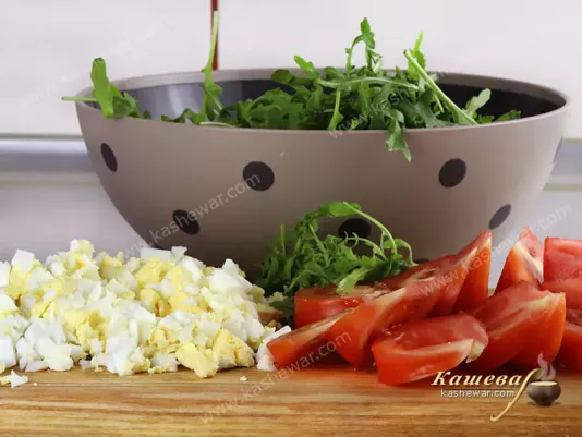 Chopped eggs with chopped tomatoes