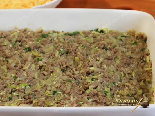Minced meat with vegetables in a baking dish