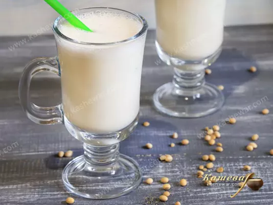 Soy milk with peanuts and sesame seeds (Duyu)
