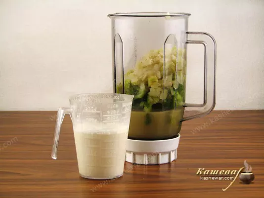 Grind the stewed vegetables and cream in a food processor