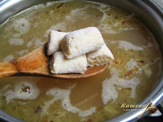 Adding semolina galushki to soup