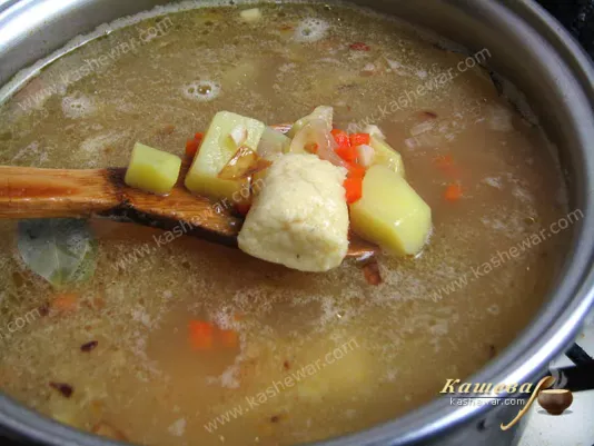 Ready-made soup with semolina golushi