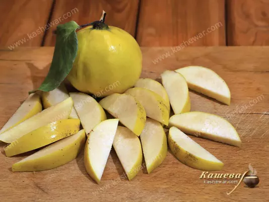 Quince sliced
