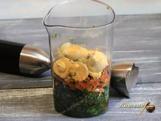 Spinach, frying and eggs in a glass