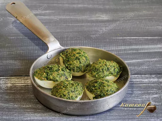 Eggs stuffed with spinach
