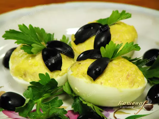 Eggs stuffed with chicken meat - recipe with photo, Jewish cuisine