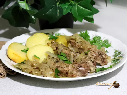 Свинячі ребра, запечені з цибулею – покроковий рецепт з фото, основні страви