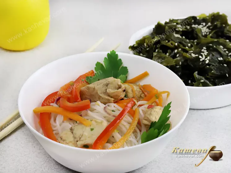 Рисовая вермишель с курицей и овощами – рецепт с фото, китайская кухня