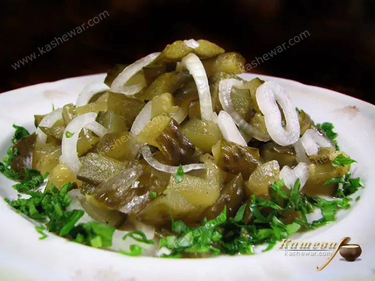 Салат из соленых огурцов (Чимчик тили) – рецепт с фото, узбекская кухня