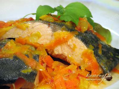 Красная рыба с овощами