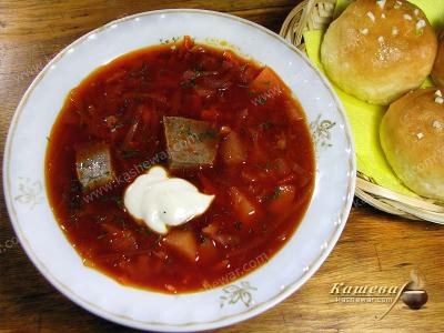 Borscht with Meat and Pampushka