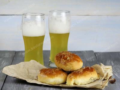 Buns with Cheese for Beer