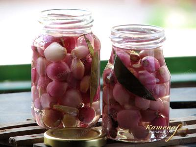 Pickled Onions in Oil