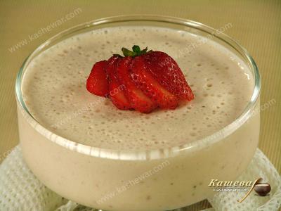 Mousse with White Chocolate and Strawberries