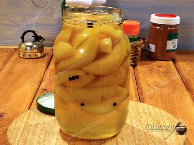Pickled quince in a jar