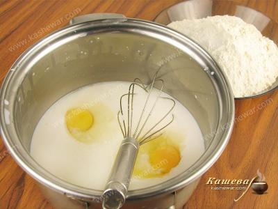 Яйца с молоком