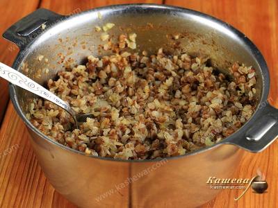 Buckwheat with fried onions