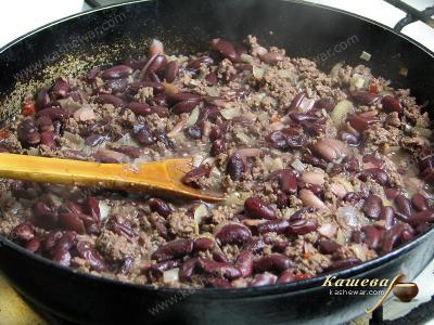 Add beans to the minced meat