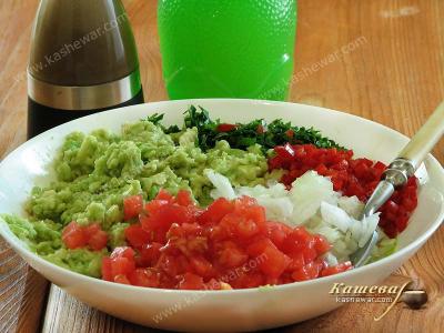 Mixing products for guacamole