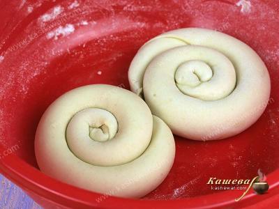 Dough snails for katlama
