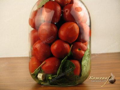 Tomatoes in jars