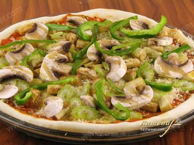 Пицца с грибами, баклажанами и сельдереем