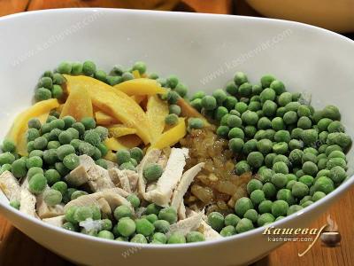 Green peas with quince and chicken