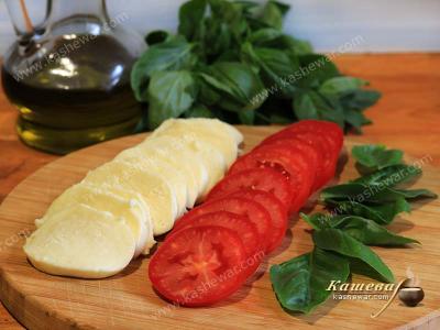 Sliced tomatoes and mozzarella