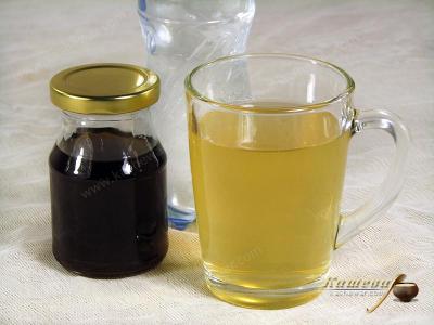 Preparation of tarragon drink from syrup