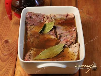 Pork ribs in tea infusion with bay leaf
