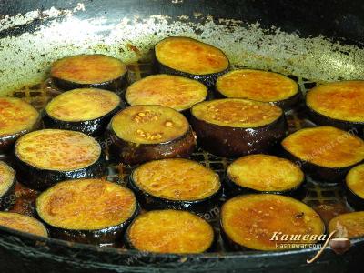 Fry eggplants in turmeric