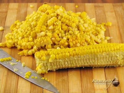 Cutting off corn kernels