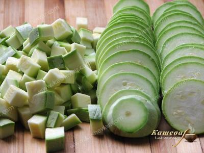 Slicing zucchini for freezing